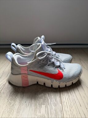 Nike Metcon Gray Athletic Sneakers with Bright Red Swoosh and Pink Accents